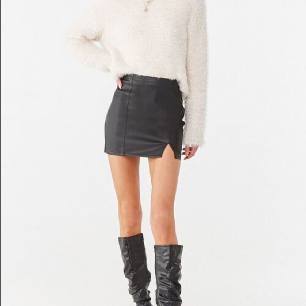 Forever 21 Black Faux Leather Mini Skirt (M)